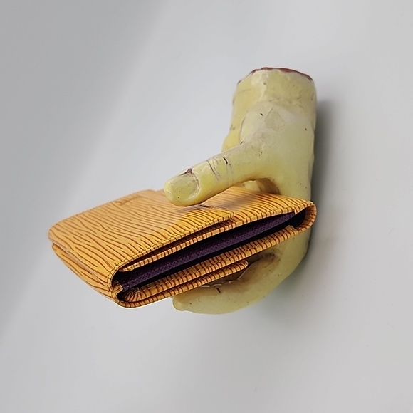 LOUIS VUITTON Tassil Yellow Epi Leather Elise Wallet - Picture 4 of 11